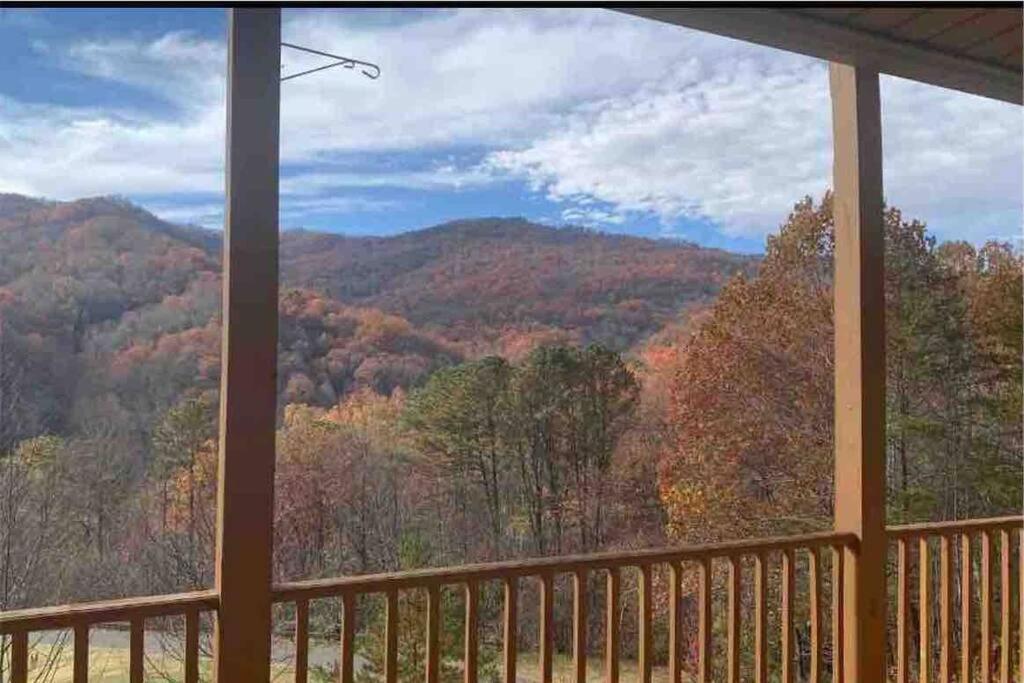 With Stunning Mountain And 6th Views Near Harrahs Cherokee Bryson Holiday home *