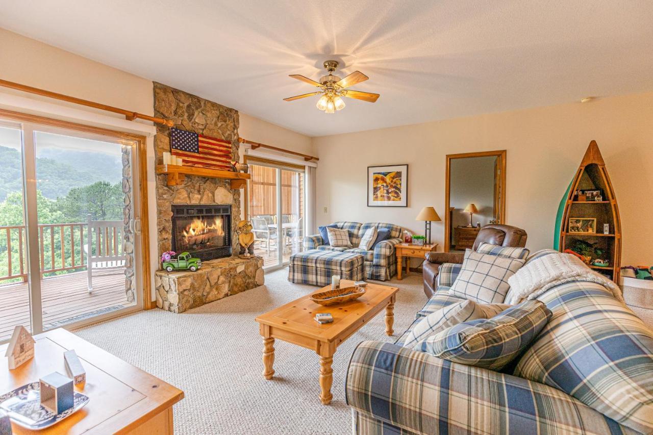 With Stunning Mountain And 6th Views Near Harrahs Cherokee Bryson Holiday home